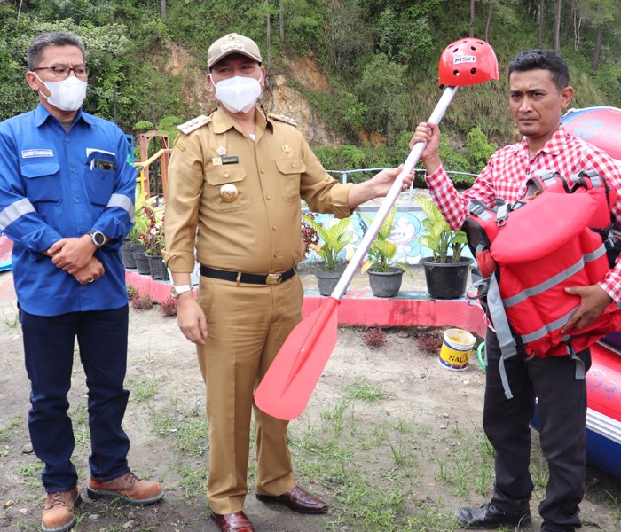 <p>Handover of Rafting Equipment by Sarulla Operations Ltd to Support Local Tourism</p>
